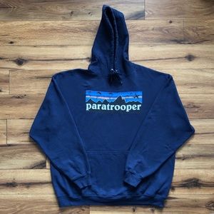 🏁 paratrooper hoodie

#paratrooper
#hoodie
#sweater
#sweatshirt
#navy